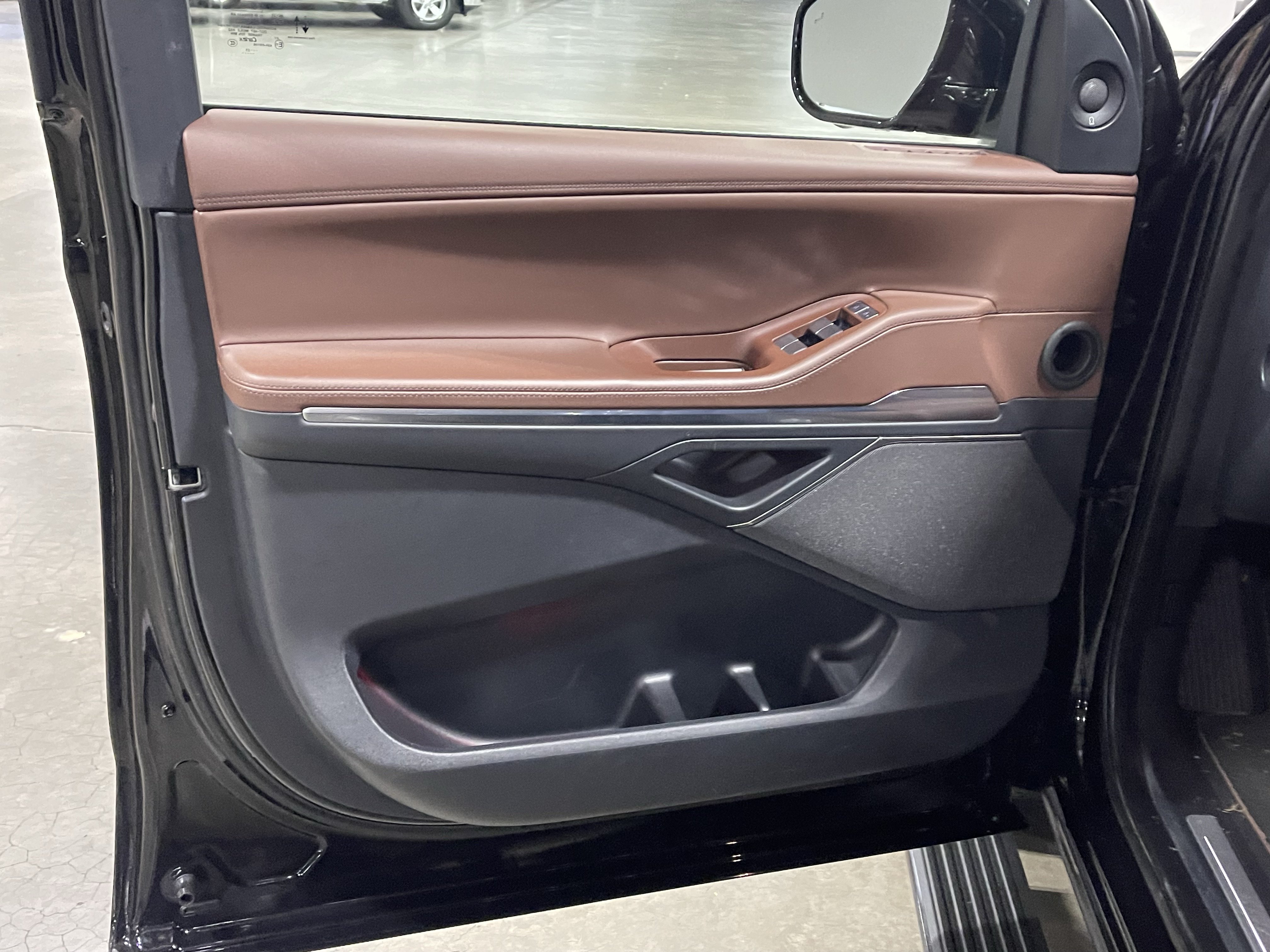 Used 2025 Lincoln Navigator Reserve AWD/4WD image 17