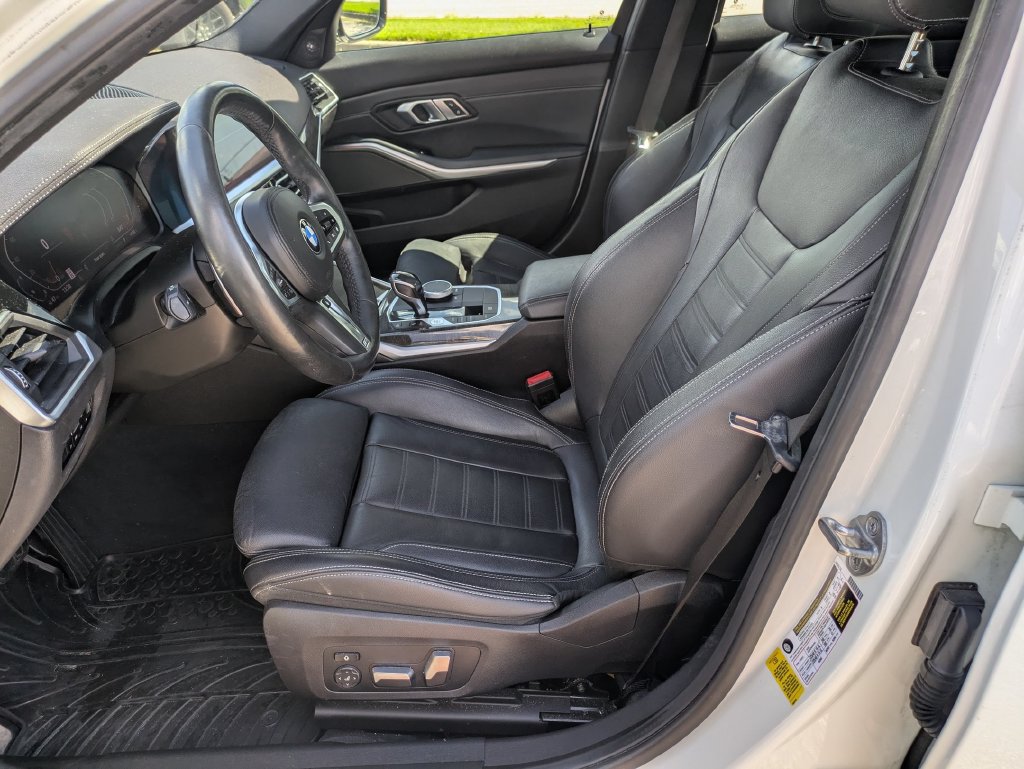 Used 2020 BMW 330i Sedan w/ M Sport Package RWD image 12