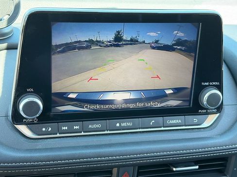 Used 2024 Nissan Rogue SV w/ SV Premium Package image 16