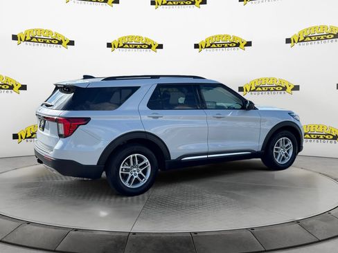 Used 2025 Ford Explorer Active w/ Active Comfort Package RWD image 5