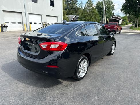Used 2017 Chevrolet Cruze LT w/ Convenience Package FWD image 3