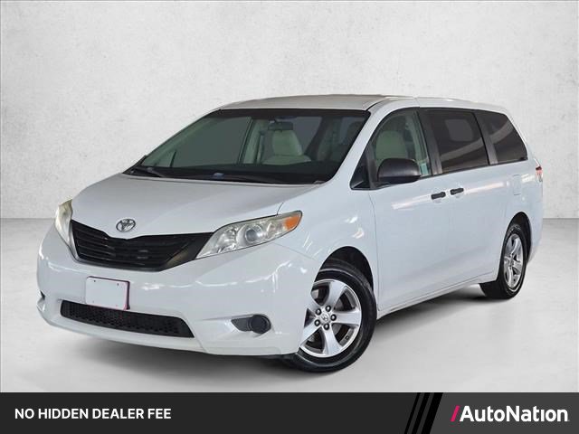 Used 2013 Toyota Sienna L FWD image 1