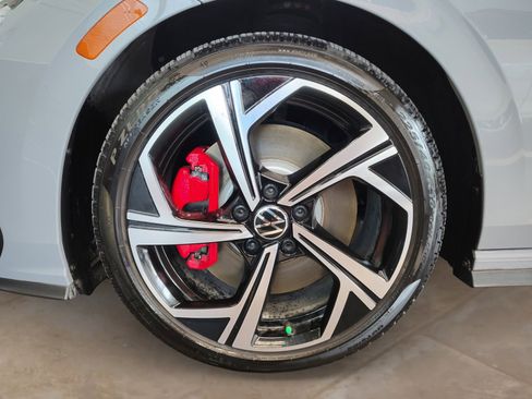Used 2026 Volkswagen GTI SE FWD image 31