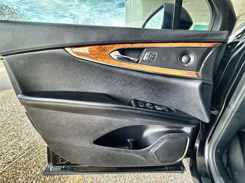 Used 2019 Lincoln Nautilus Reserve image 21