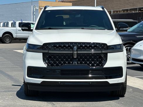 New 2026 Lincoln Navigator Reserve w/ Jet Appearance Package AWD/4WD image 8