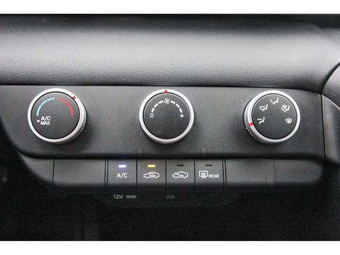 Certified 2025 Hyundai Elantra SE FWD image 27