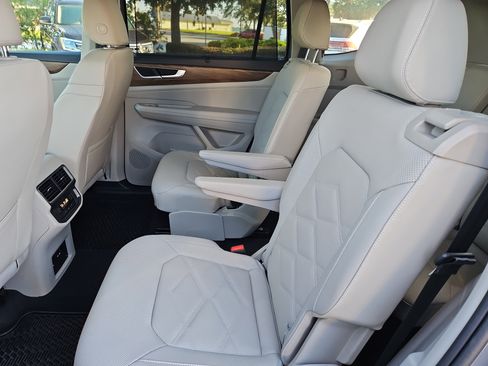 Certified 2025 Volkswagen Atlas SE image 14