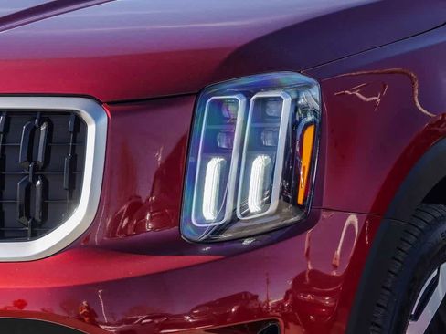 Used 2023 Kia Telluride EX w/ EX Captain's Chair Package image 8