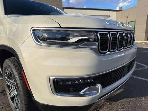 Used 2022 Jeep Wagoneer Series III image 12