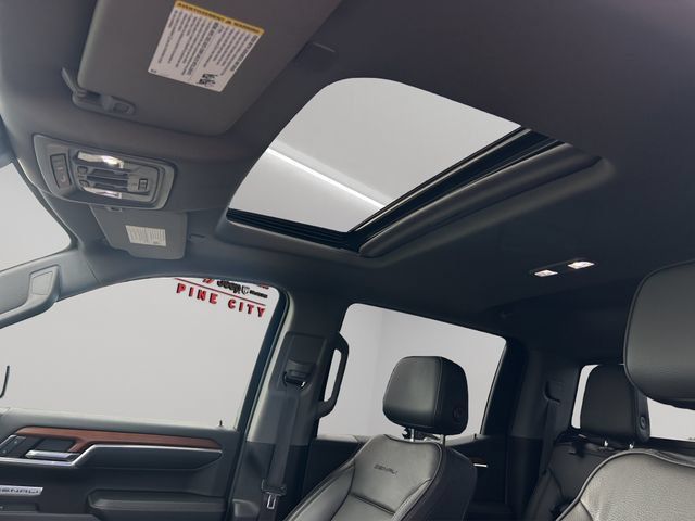 Used 2023 GMC Sierra 1500 Denali w/ Technology Package AWD/4WD image 3
