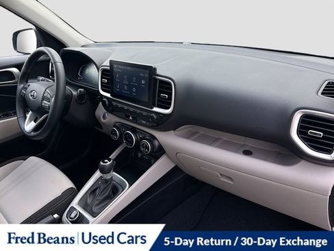 Used 2024 Hyundai Venue SEL FWD image 30