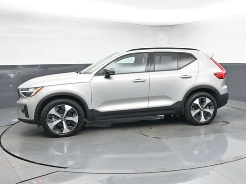 Used 2024 Volvo XC40 B5 Plus AWD/4WD image 4