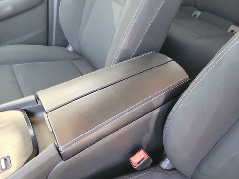 Used 2024 Nissan Rogue S image 12