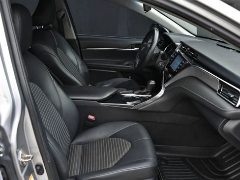 Used 2018 Toyota Camry SE FWD image 20