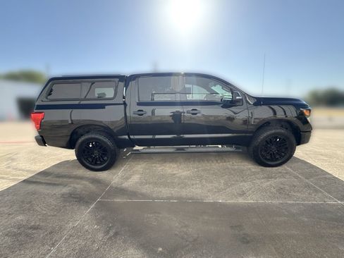 Used 2019 Nissan Titan SV w/ SV Convenience Package RWD image 4