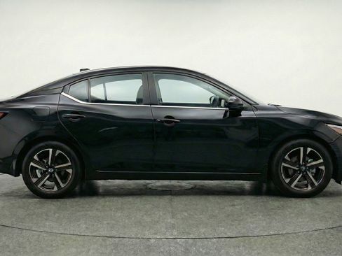 Used 2025 Nissan Sentra SV image 11
