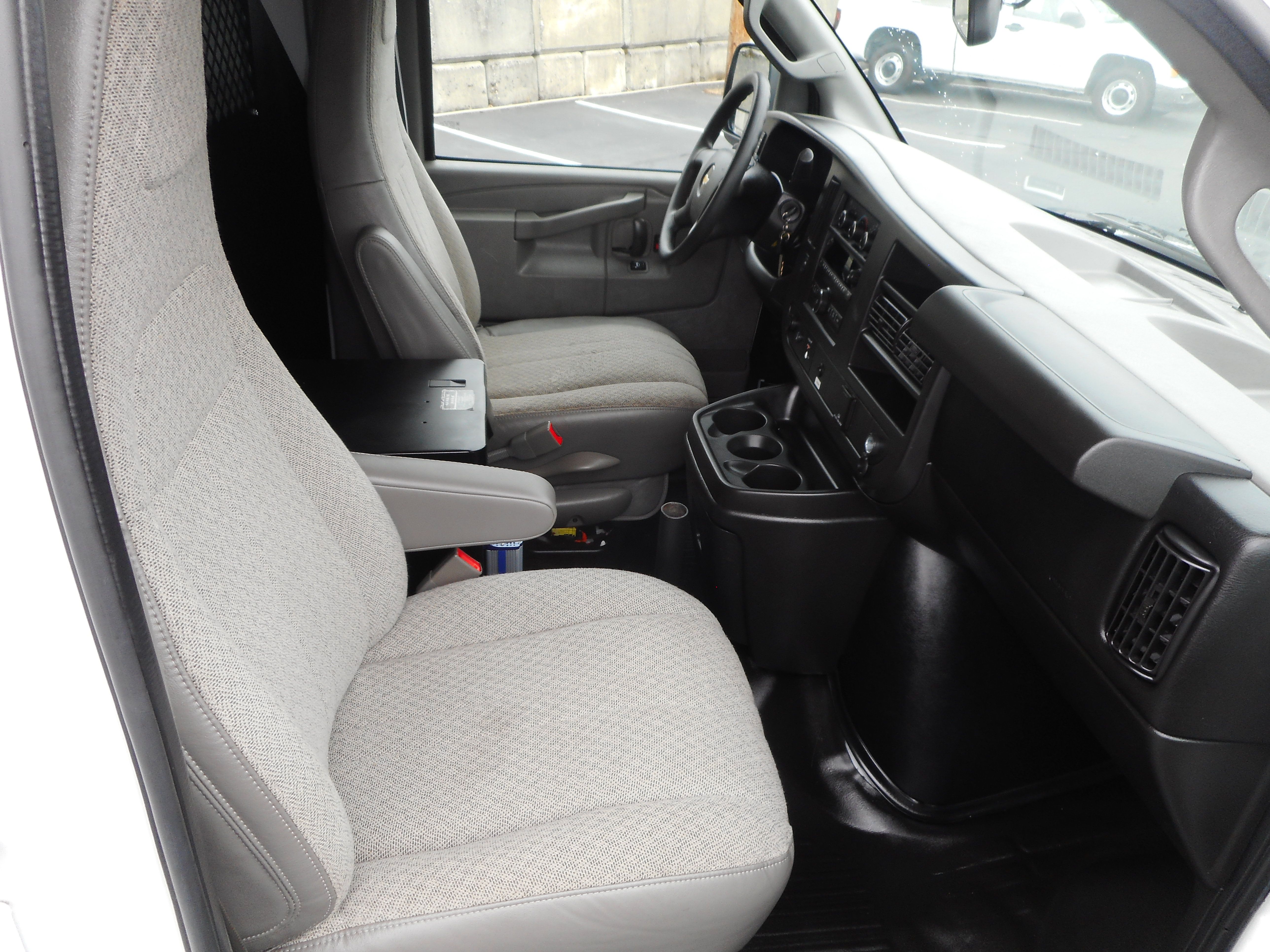 Used 2016 Chevrolet Express 2500 RWD image 24