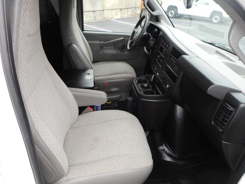 Used 2016 Chevrolet Express 2500 RWD image 24