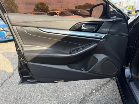 Used 2020 Nissan Maxima SR w/ Sport Mat Group FWD image 12