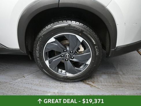 Used 2024 Nissan Rogue SV image 16