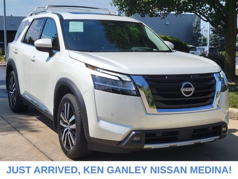 Certified 2024 Nissan Pathfinder Platinum w/ Cargo Package AWD/4WD image 1