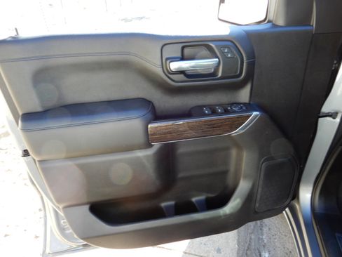 Used 2019 GMC Sierra 1500 SLE w/ SLE Value Package image 23