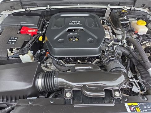 Certified 2020 Jeep Wrangler Unlimited Sahara AWD/4WD image 18