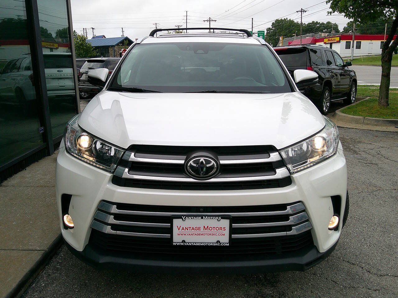 Used 2018 Toyota Highlander Limited Platinum AWD/4WD image 3