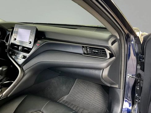 Used 2022 Toyota Camry SE w/ Cold Weather Package FWD image 23