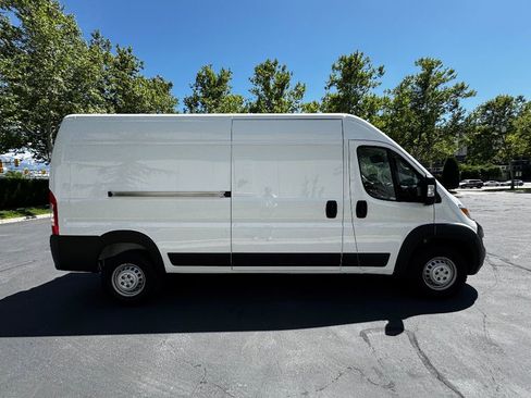 Used 2025 RAM ProMaster 2500 w/ Convenience Group image 6