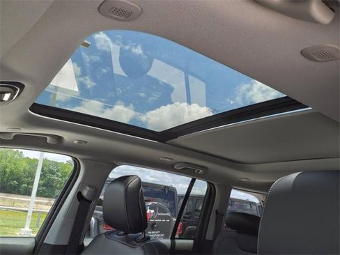 Used 2023 Jeep Grand Cherokee 4WD 4xe image 6