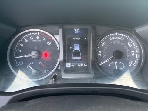 Used 2022 Toyota Tacoma TRD Off-Road AWD/4WD image 13