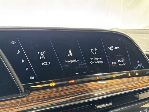 Used 2021 Cadillac Escalade Premium Luxury image 21