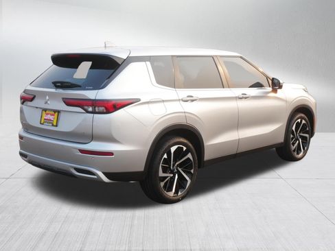 Used 2022 Mitsubishi Outlander SE AWD/4WD image 7
