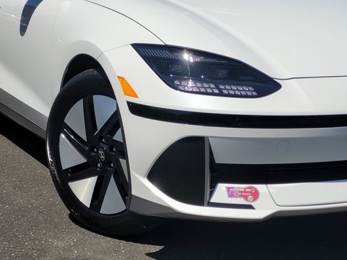 Used 2024 Hyundai Ioniq 6 SE RWD image 4