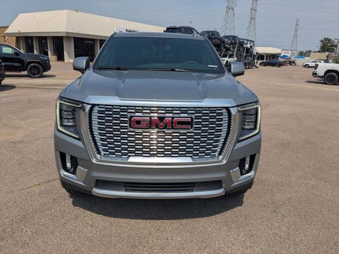 Used 2024 GMC Yukon XL Denali image 9