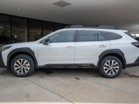 Used 2025 Subaru Outback Premium w/ Popular Package #1 image 4