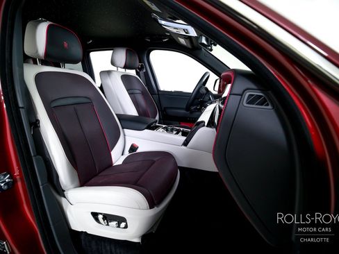 Certified 2025 Rolls-Royce Cullinan AWD/4WD image 34