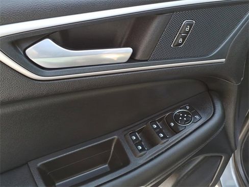 Used 2024 Ford Edge SEL w/ Convenience Package image 12