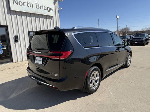 Used 2021 Chrysler Pacifica Limited w/ Premium & Safety Sphere Group AWD/4WD image 4