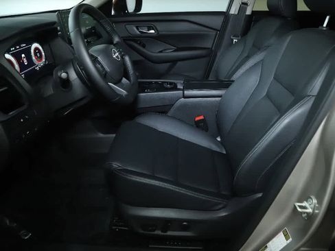 Used 2025 Nissan Rogue SL w/ SL Premium Package image 19