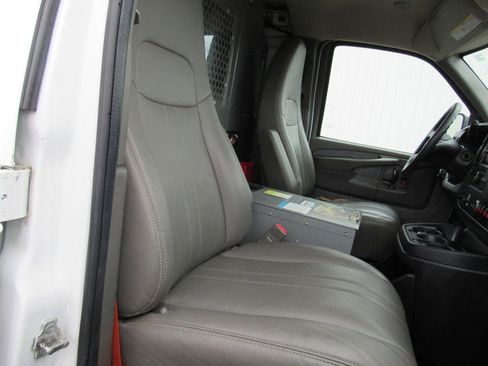 Used 2015 Chevrolet Express 2500 RWD image 13
