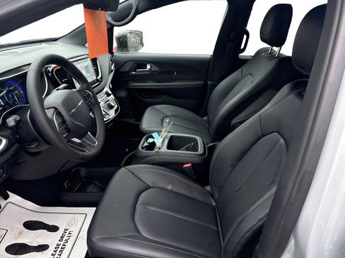 New 2026 Chrysler Voyager LX image 9