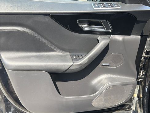 Used 2019 Jaguar F-PACE Premium AWD/4WD image 11