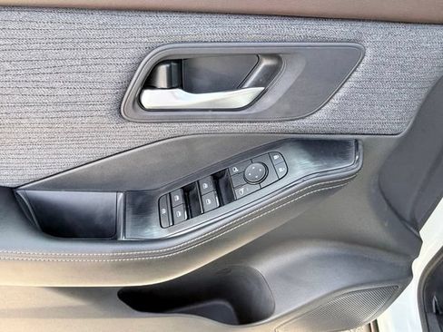 Used 2023 Nissan Rogue SV FWD image 10