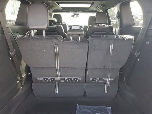 New 2026 Chrysler Pacifica Limited w/ Trailer Tow Group image 8