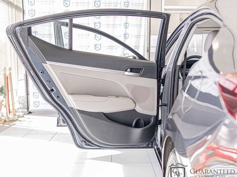 Used 2020 Hyundai Elantra SEL image 30