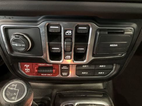 Used 2024 Jeep Wrangler Rubicon image 18