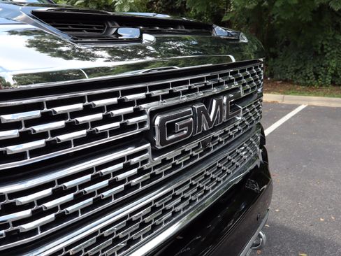 Used 2023 GMC Sierra 3500 Denali w/ Denali Ultimate Package AWD/4WD image 14