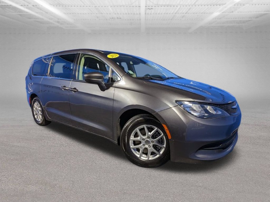 Used 2023 Chrysler Voyager LX FWD image 3